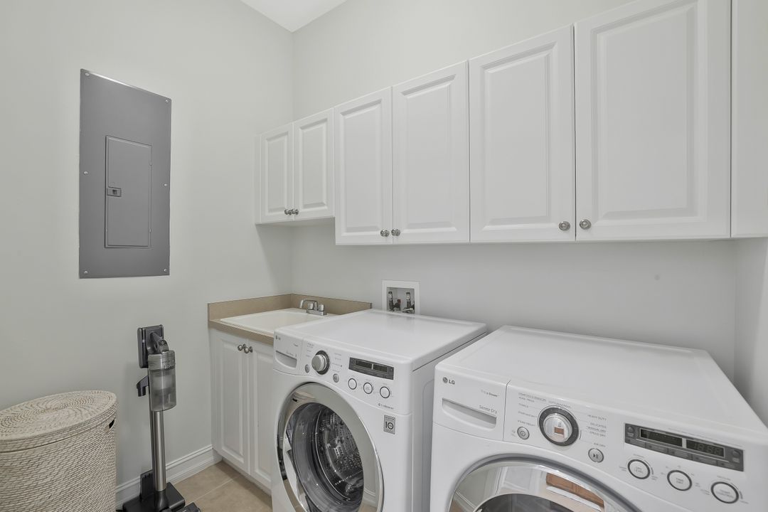 5030 Blauvelt Way #201, Naples, FL 34105