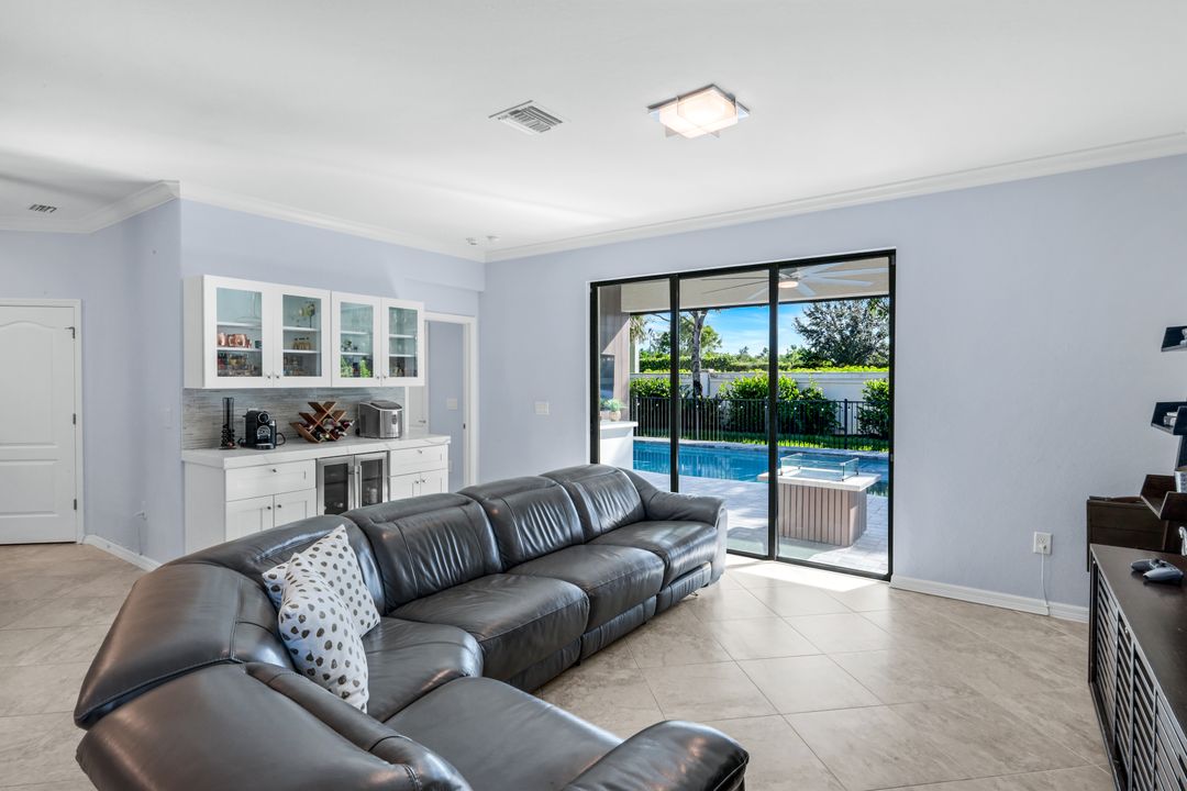 9445 Glenforest Dr, Naples, FL 34120