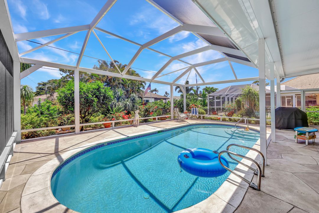 688 94th Ave N, Naples, FL 34108