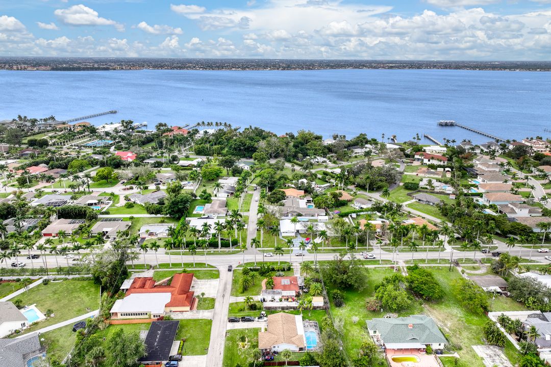 729 Dean Way, Fort Myers, FL 33919