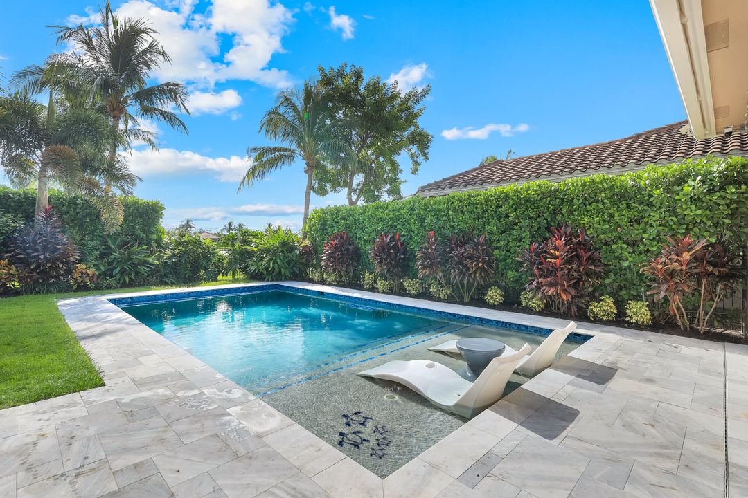 2704 Crystal Way, Naples, FL 34119