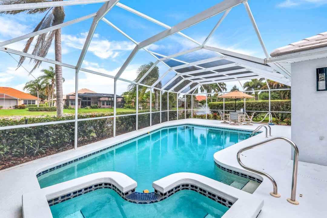 1343 Old Oak Ln, Naples, FL 34110