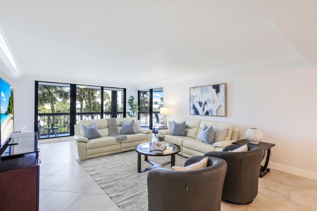 4551 Gulf Shore Blvd N  #301, Naples, FL 34103