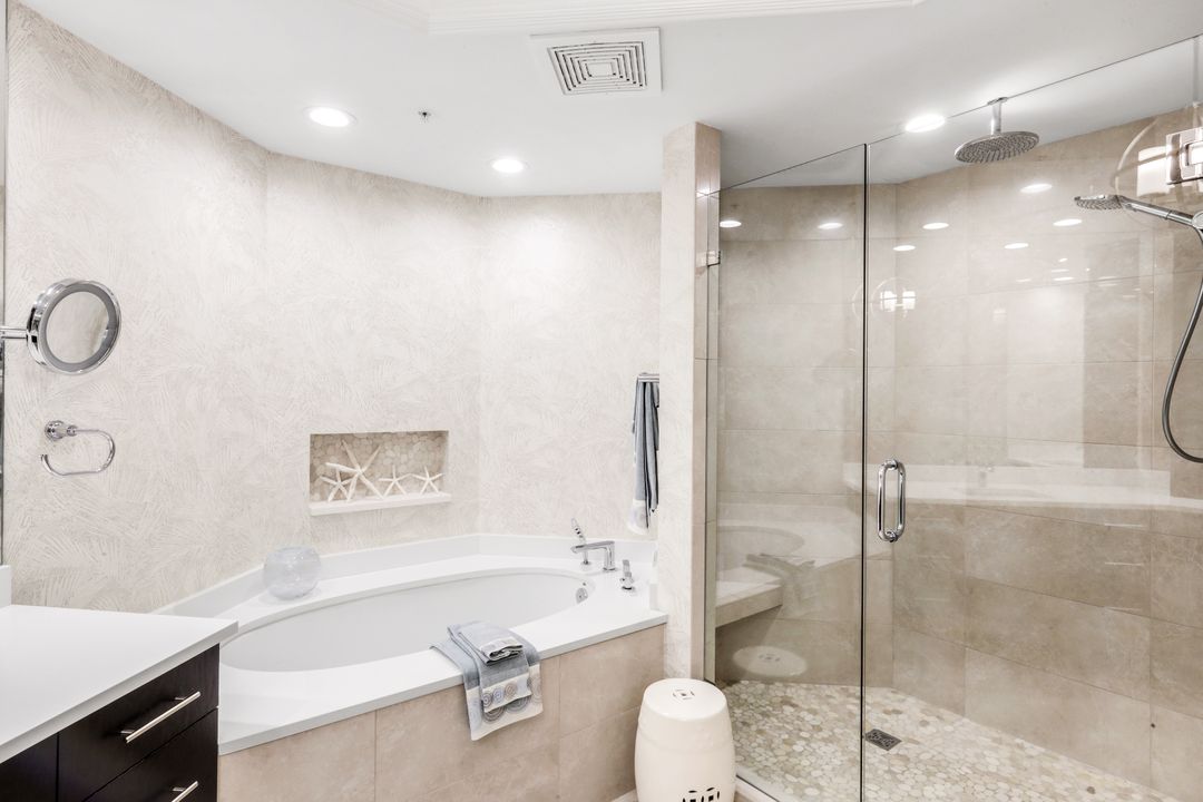 295 Grande Way #304, Naples, FL 34110