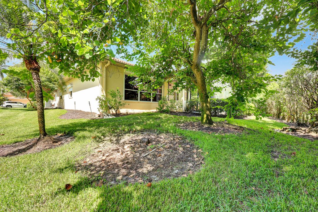 8840 Mariposa Ct, Naples, FL 34113