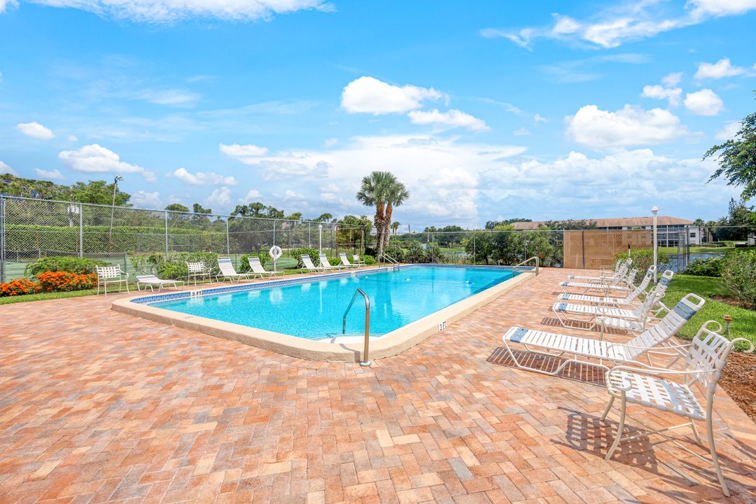 9650 Victoria Ln #B-102, Naples, FL 34109