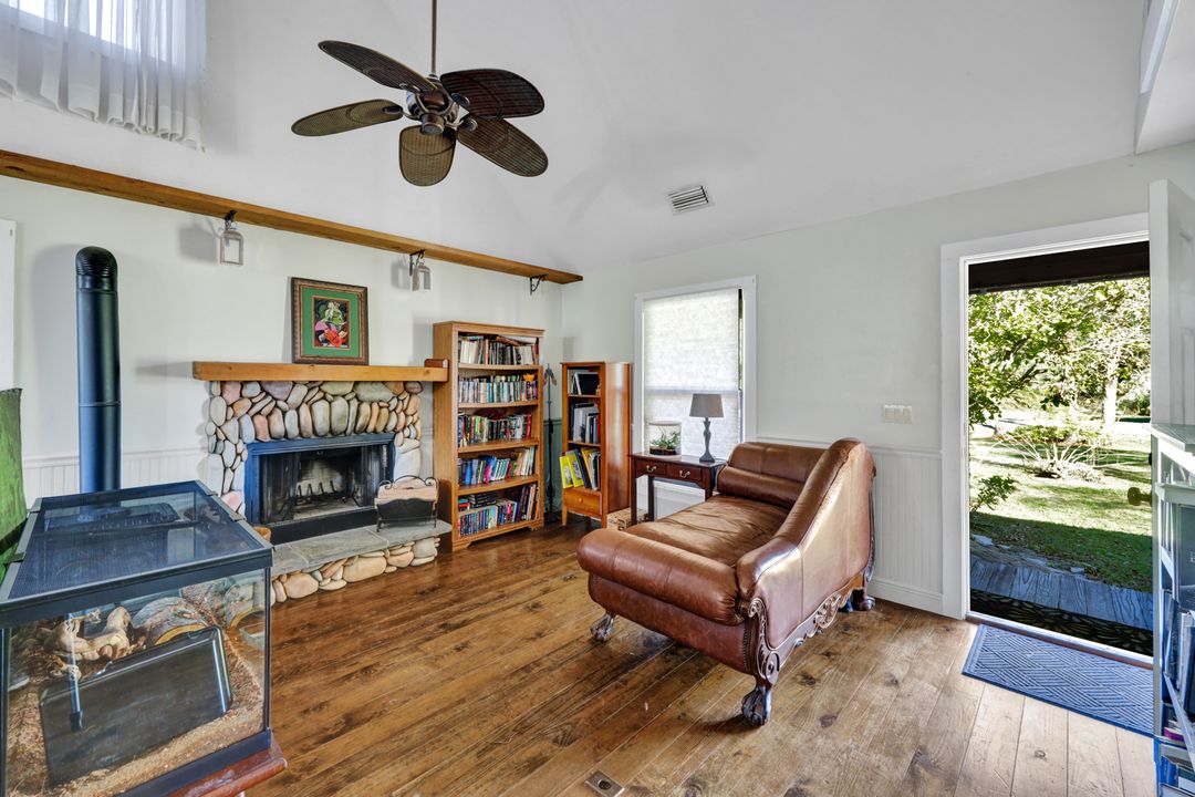 825 23rd St SW, Naples, FL 34117
