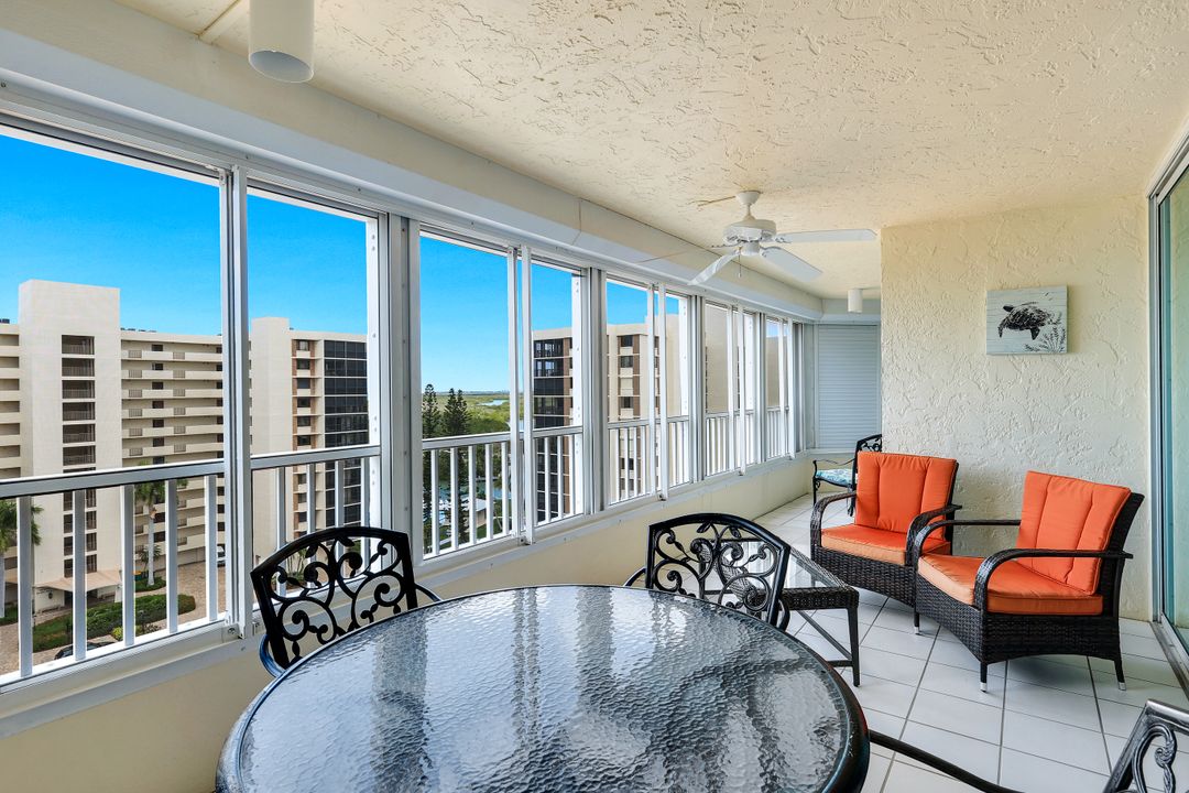 21 Bluebill Ave  #905, Naples, FL 34108