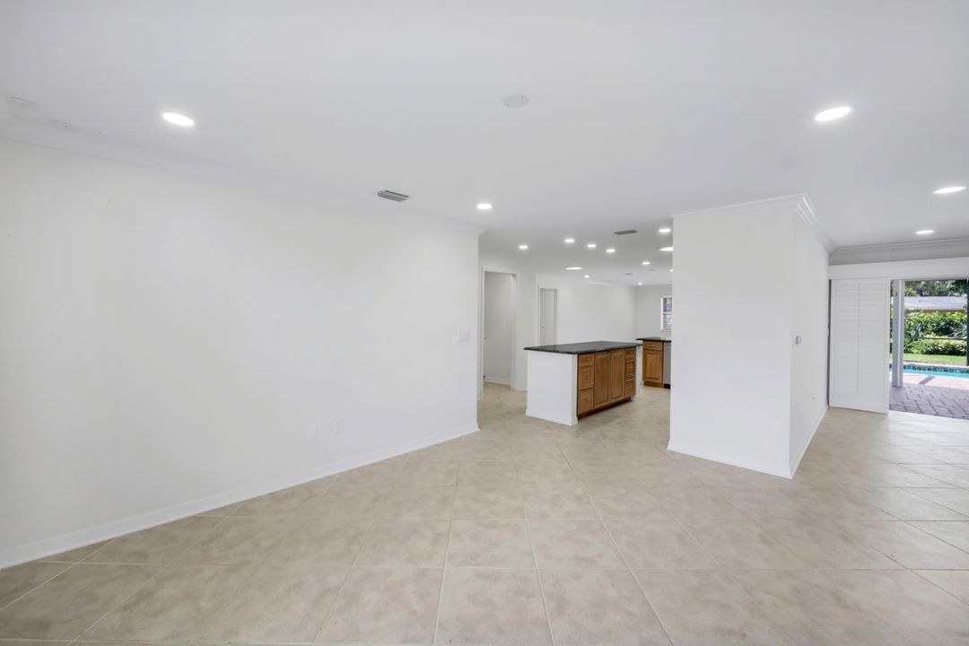 750 Southern Pines Dr, Naples, FL 34103