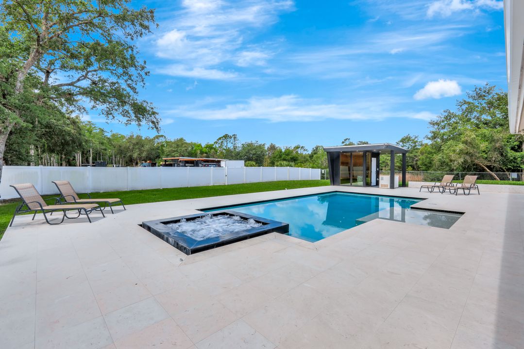 140 37th Ave NW, Naples, FL 34120