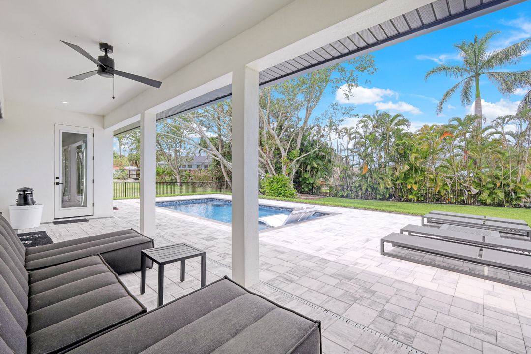 60 Liberty Ln, Naples, FL 34112