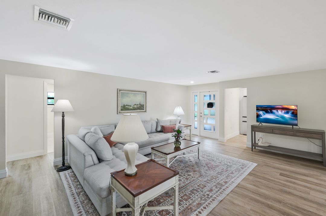 480 Oak Ave, Naples, FL 34108