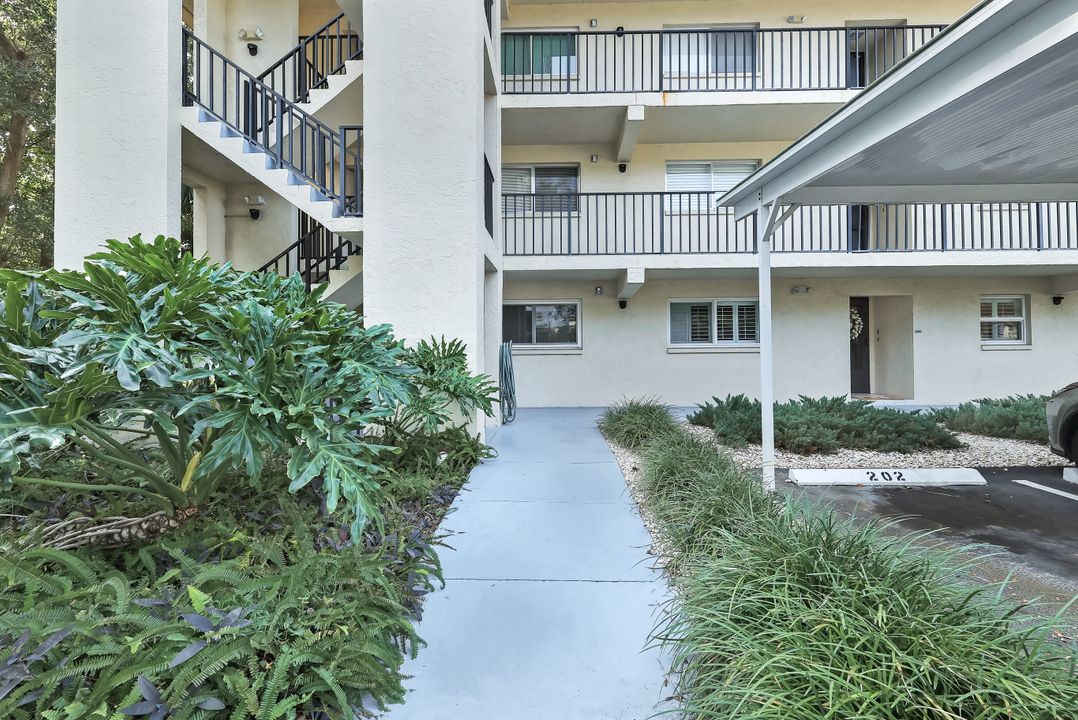 201 Quail Forest Blvd #101, Naples, FL 34105