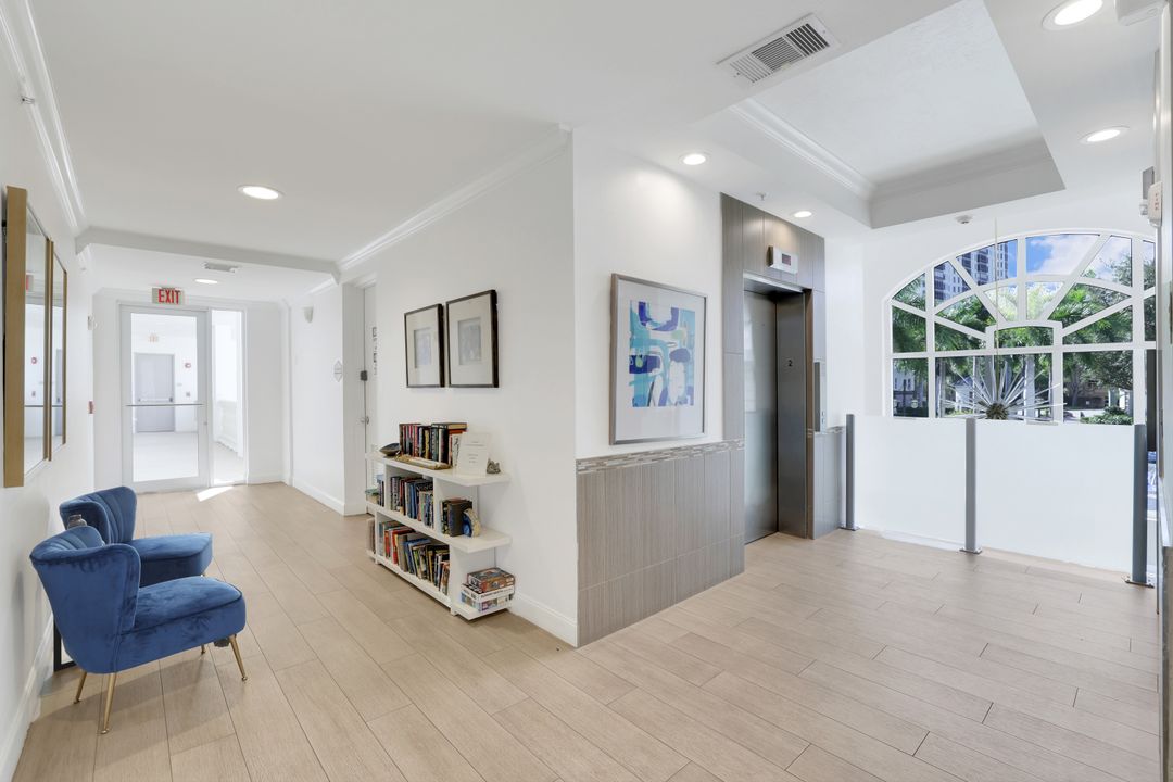 435 Launch Cir, Naples, FL 34108