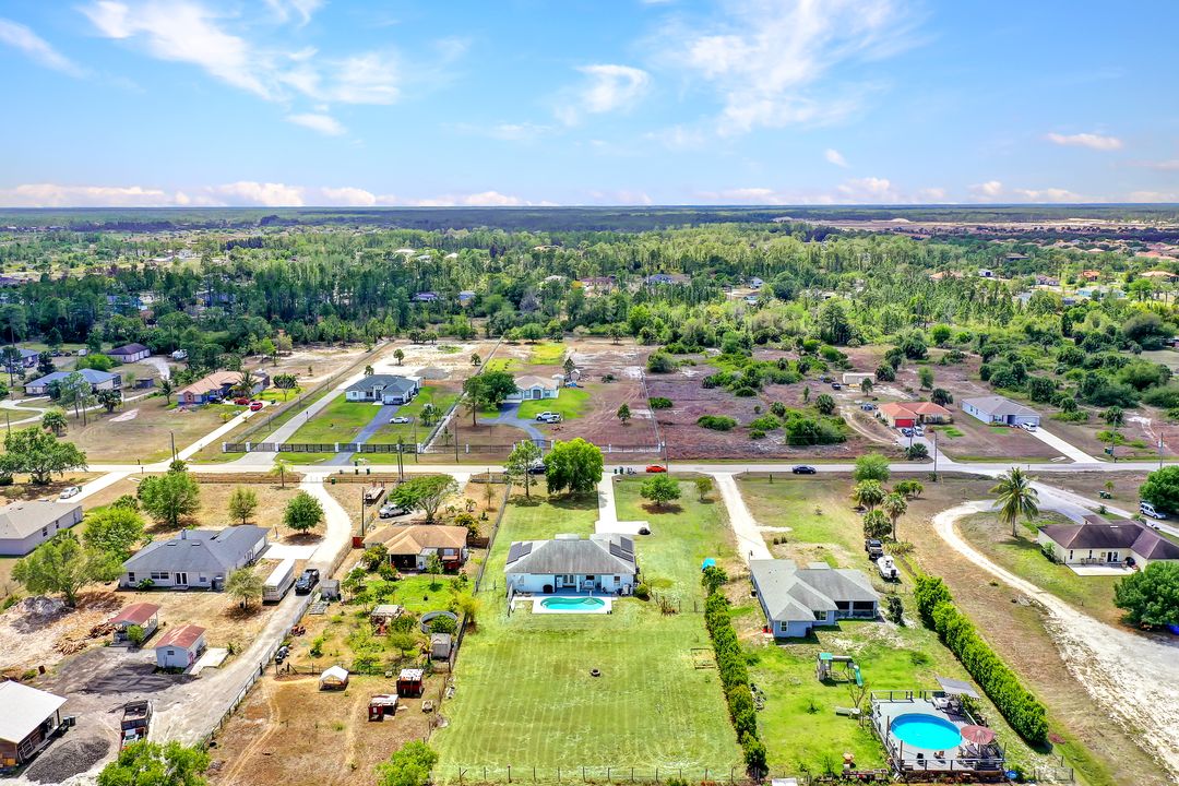 2525 39th Ave NE, Naples, FL 34120