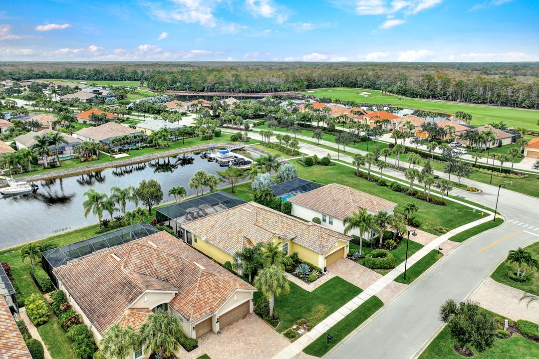 9111 Graphite Cir, Naples, FL 34120
