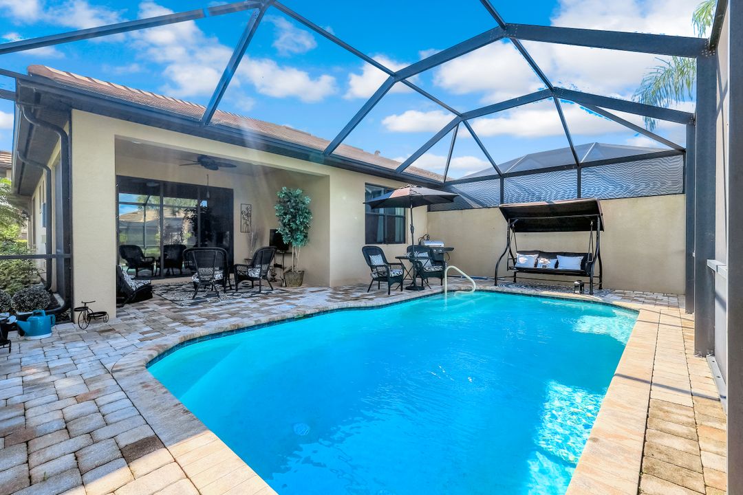 7659 Jacaranda Ln, Naples, FL 34114
