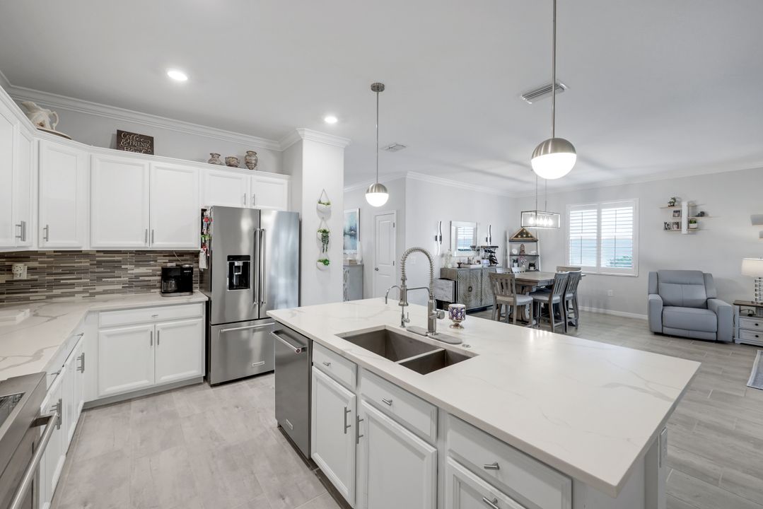 2193 Clementine St, Naples, FL 34120