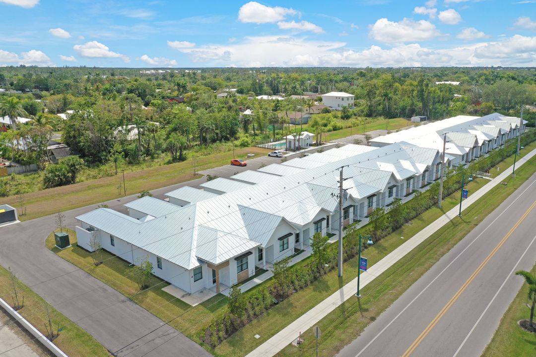 3040 Thomasson Dr, Naples, FL 34112
