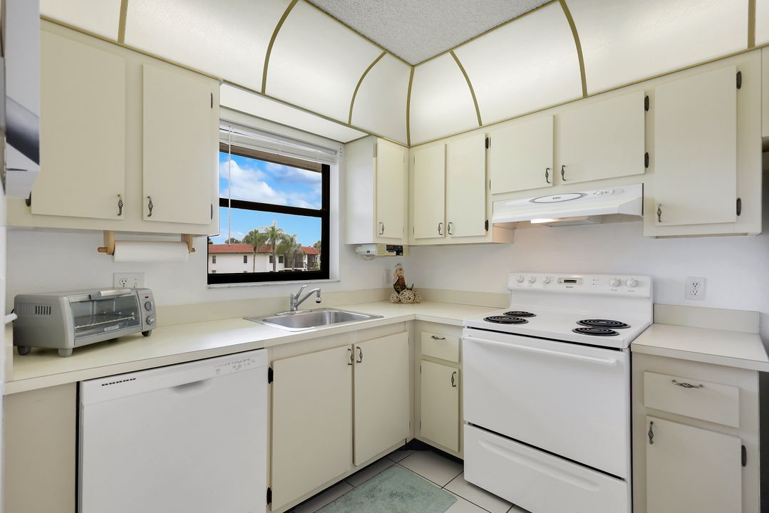 4338 27th Ct SW #204, Naples, FL 34116