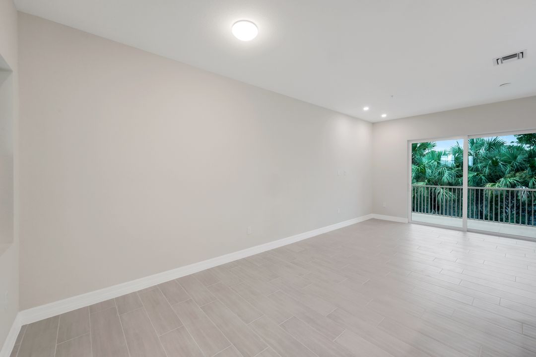 280 Antilles Wy E #101, Naples, FL 34112