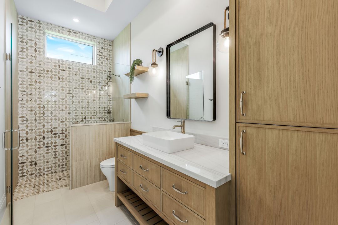 208 Hickory Rd, Naples, FL 34108