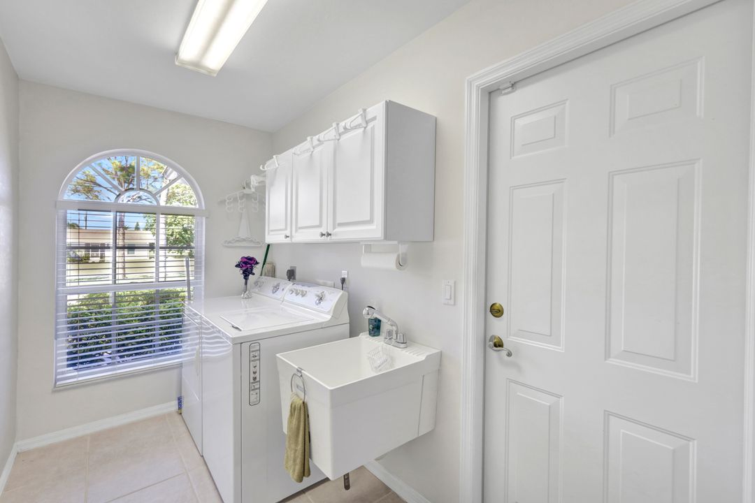 610 Archer Pkwy W, Cape Coral, FL 33904