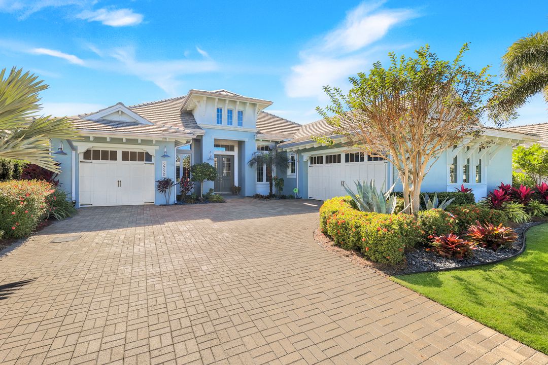 5750 Clarendon Dr, Naples, FL 34113
