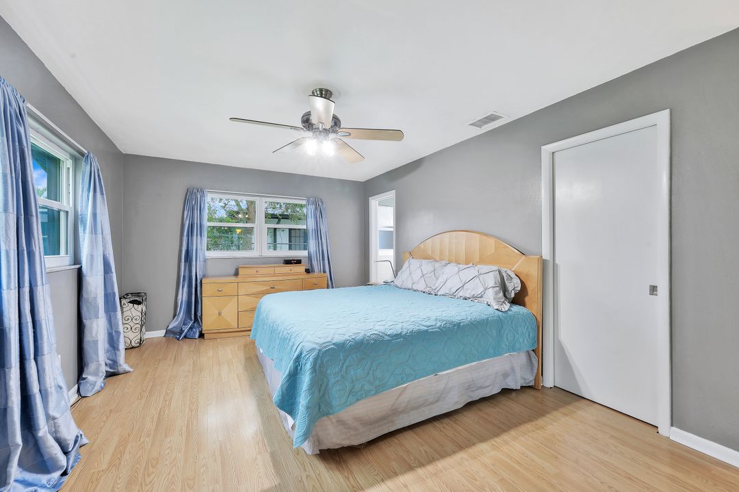 2201 41st Terrace SW, Naples, FL 34116