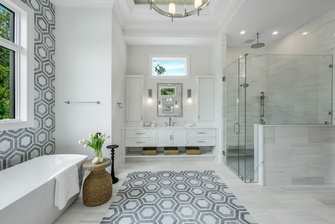 208 Hickory Rd, Naples, FL 34108