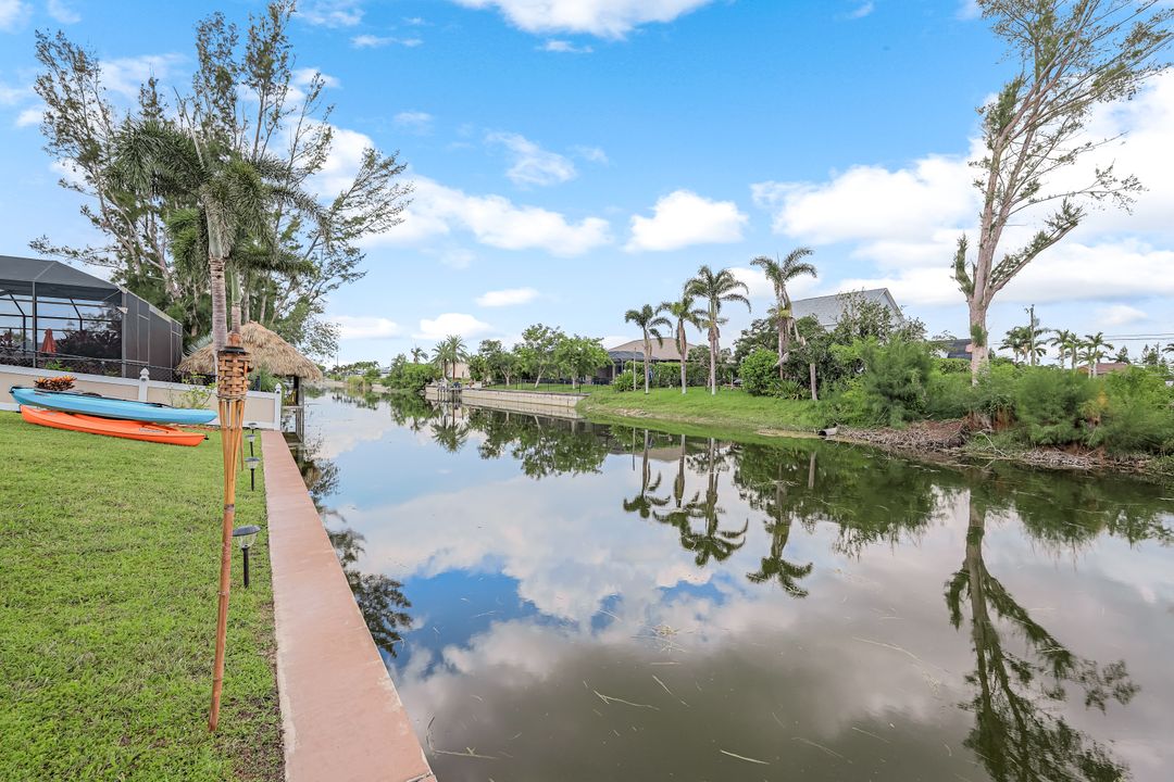 301 SE 21st Ln, Cape Coral, FL 33990