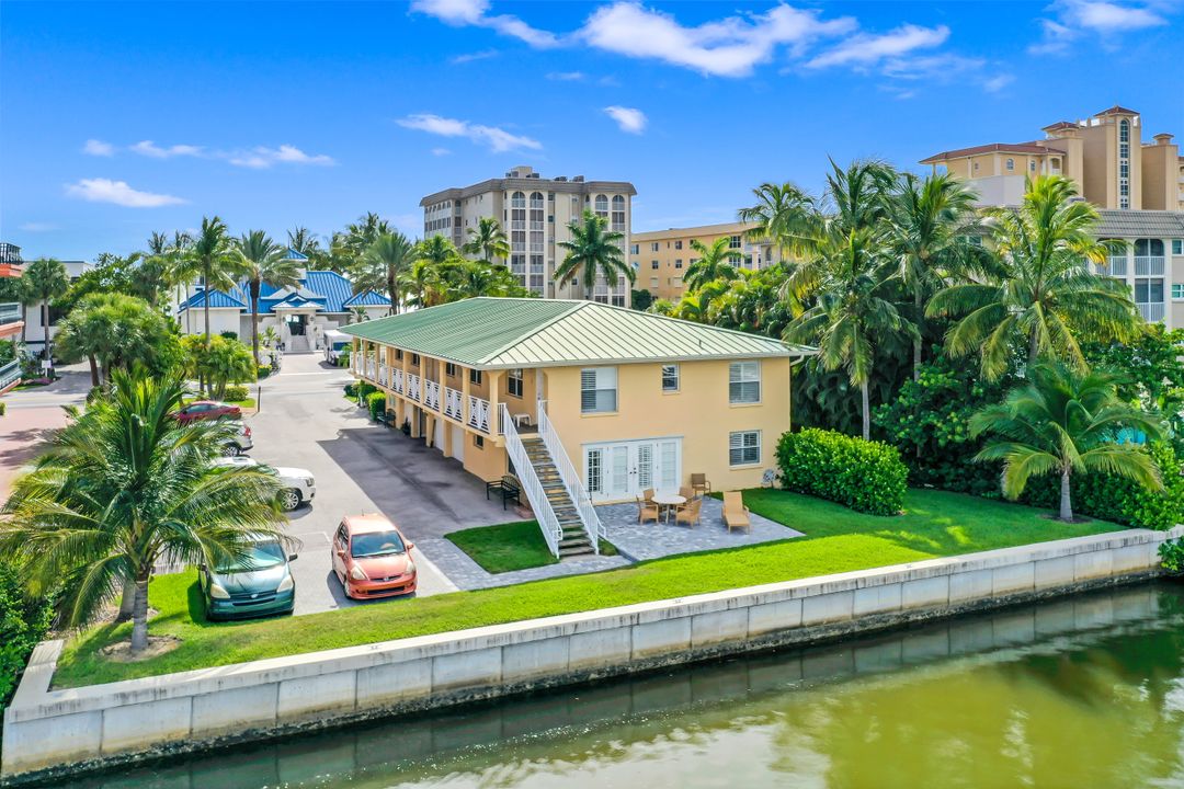 295 Grande Way #1405, Naples, FL 34110