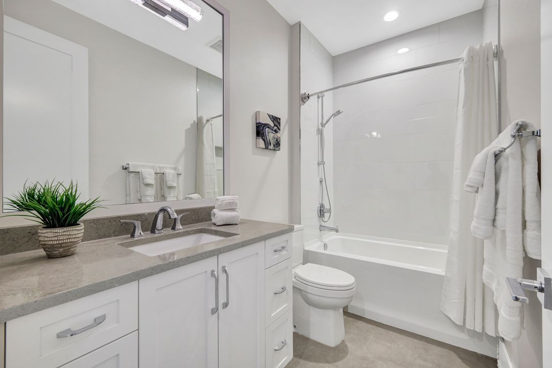 574 94th Ave N, Naples, FL 34108