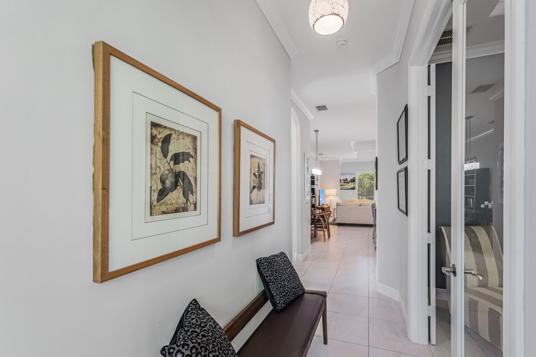 838 95th Ave N, Naples, FL 34108