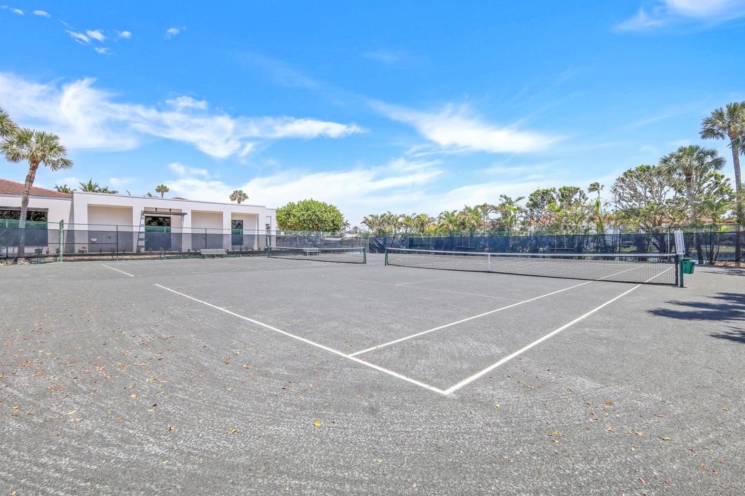 2302 Gulf Shore Blvd N, Naples, FL 34103