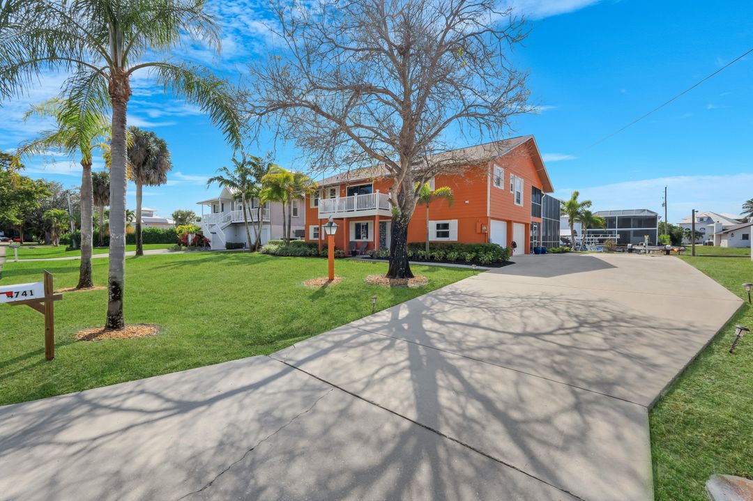 4741 Pembrooke Ln, Bonita Springs, FL 34134