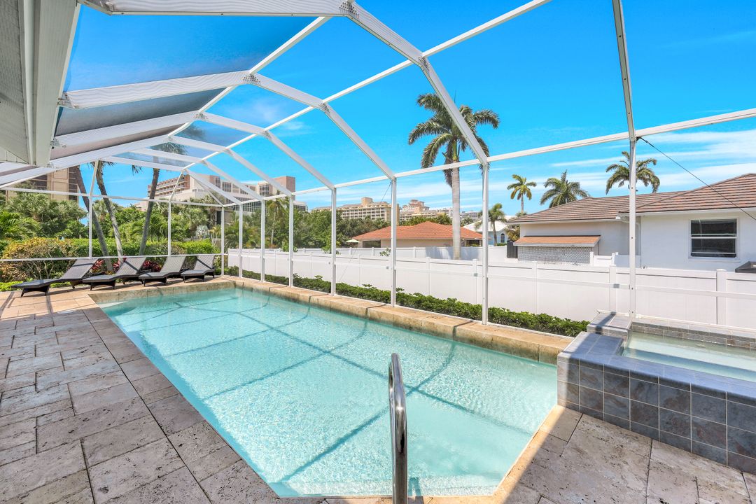 910 Montego Ct, Marco Island, FL 34145