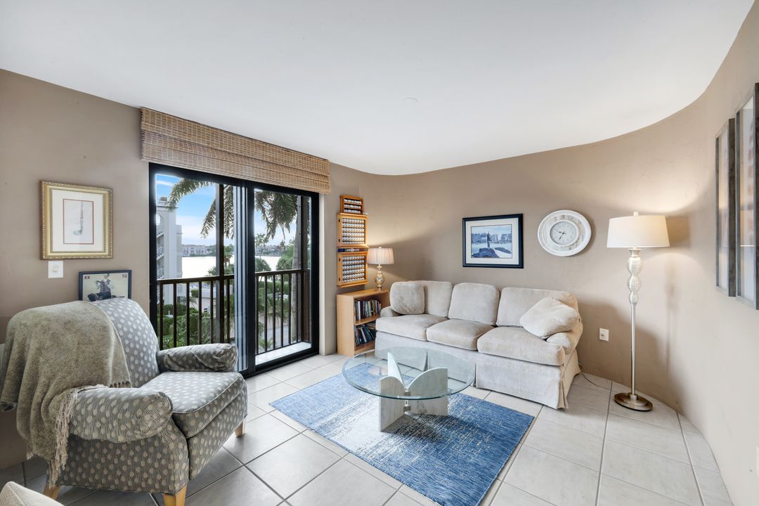 9653 Gulf Shore Dr #303, Naples, FL 34108