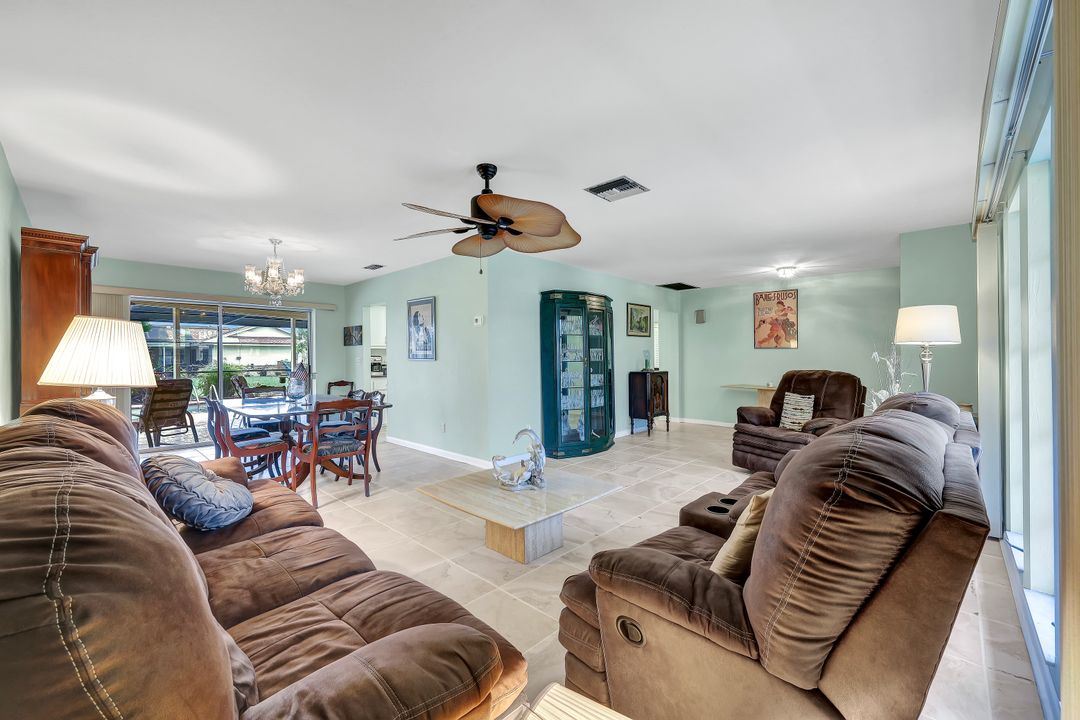 701 SW 52nd St, Cape Coral, FL 33914
