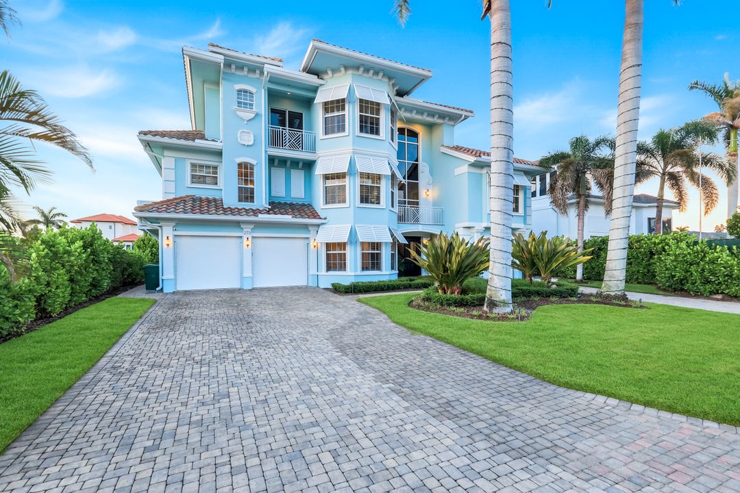 273 Egret Ave, Naples, FL 34108