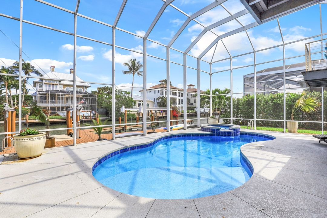 437 Tradewinds Ave, Naples, FL 34108