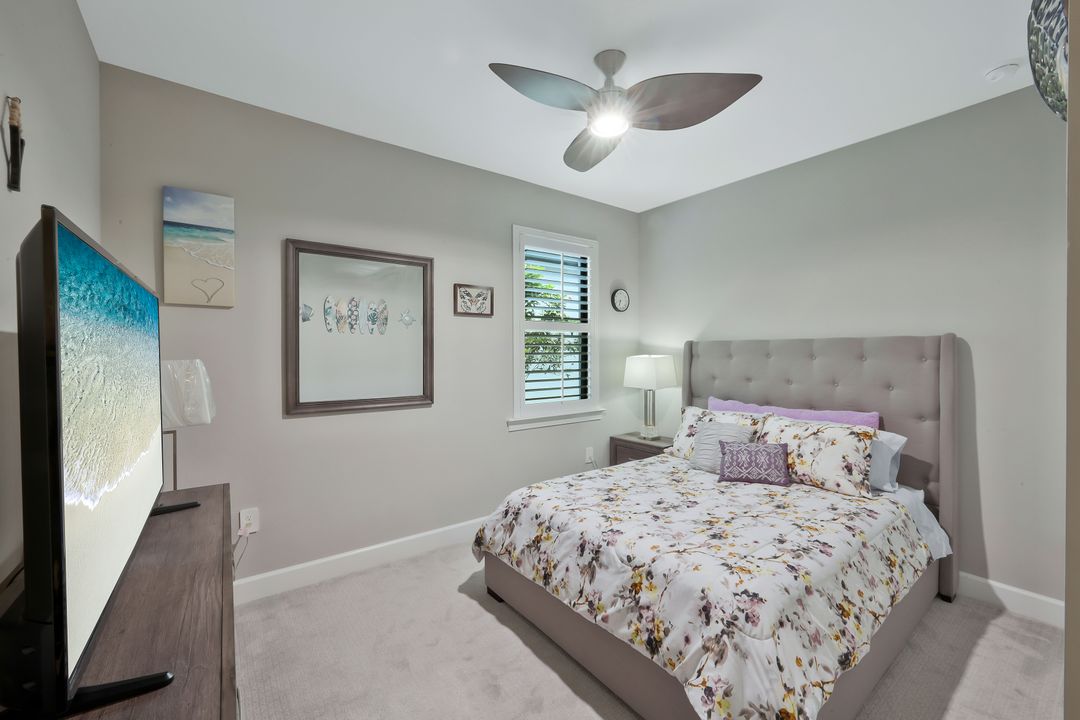 9640 Everglades Dr, Naples, FL 34120