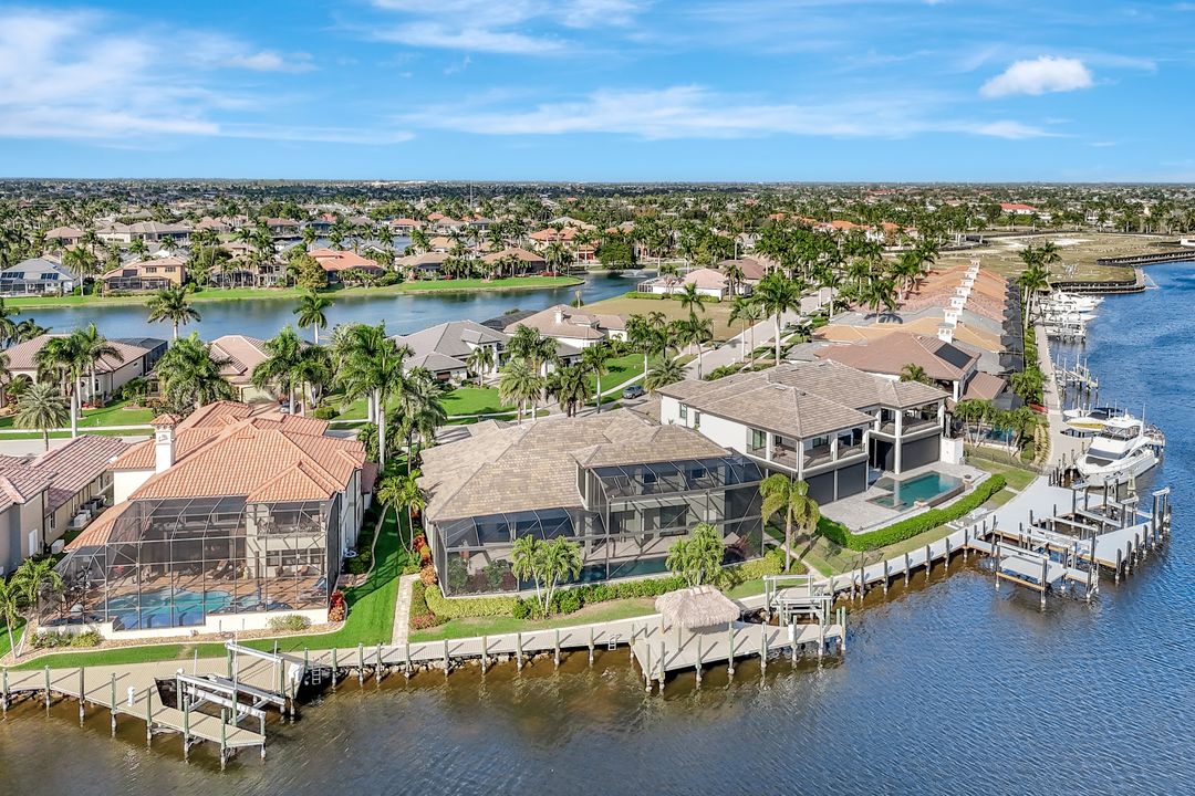 5817 Harbour Cir, Cape Coral, FL 33914