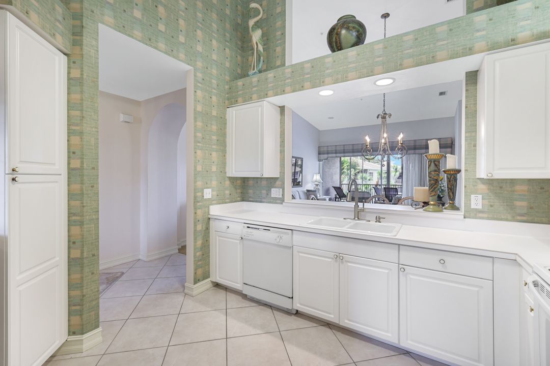 795 Bentwater Cir #202, Naples, FL 34108