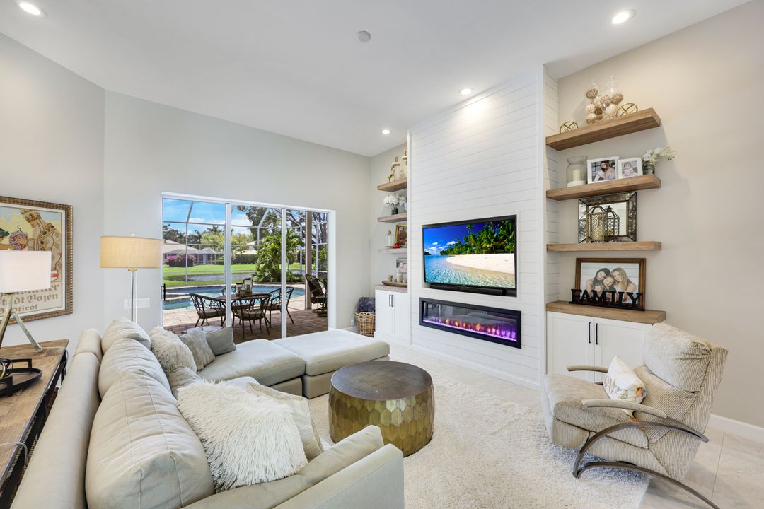 7998 Beaumont Ct, Naples, FL 34109