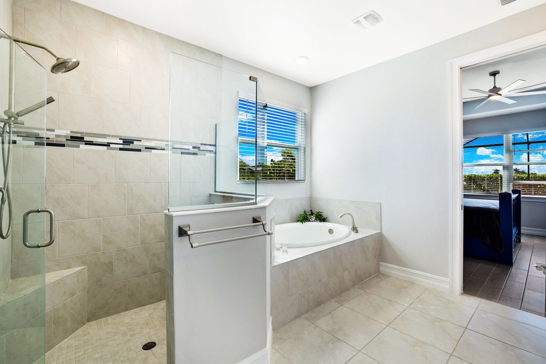 18680 Ensenada Dr, Naples, FL 34114