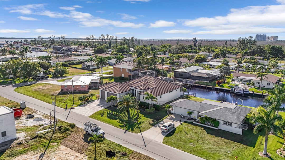 5828 SW 1st Ave, Cape Coral, FL 33914