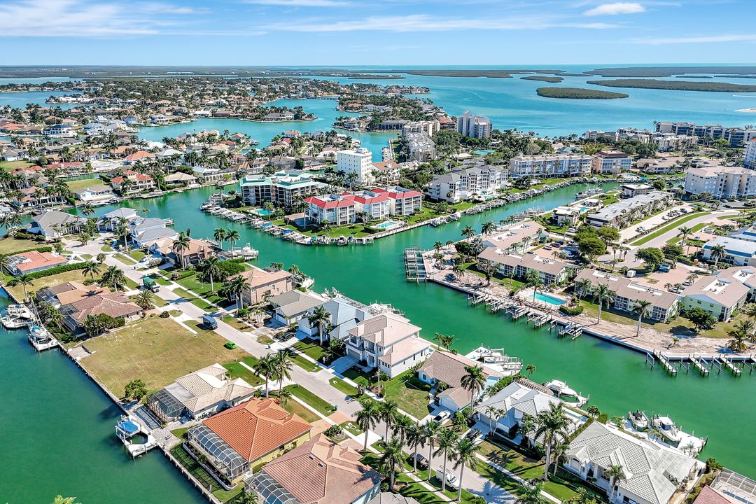 860 Banyan Ct, Marco Island, FL 34145