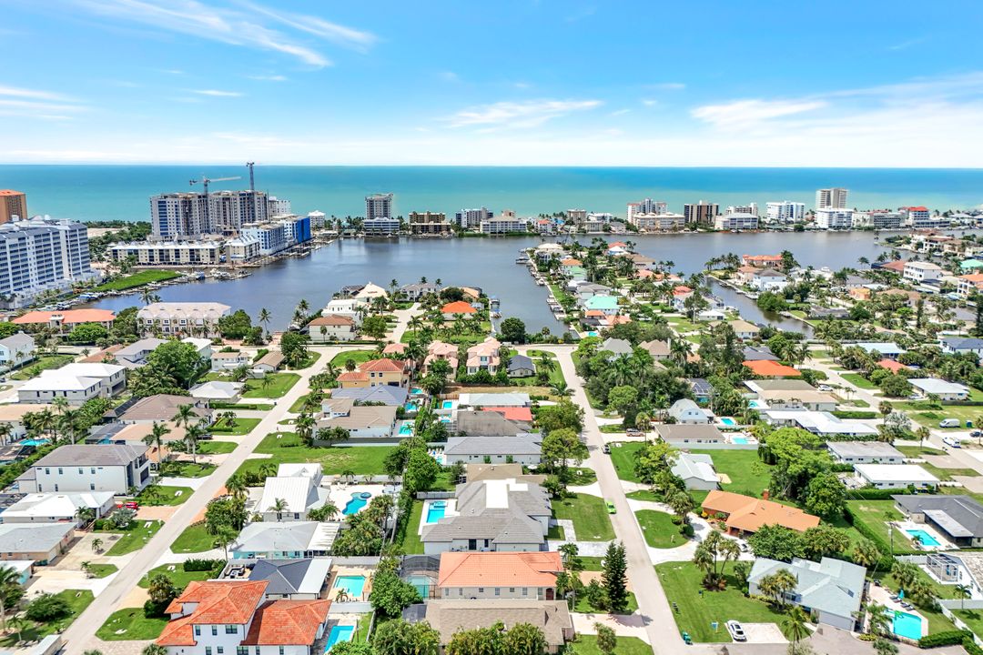 550 94th Ave N, Naples, FL 34108
