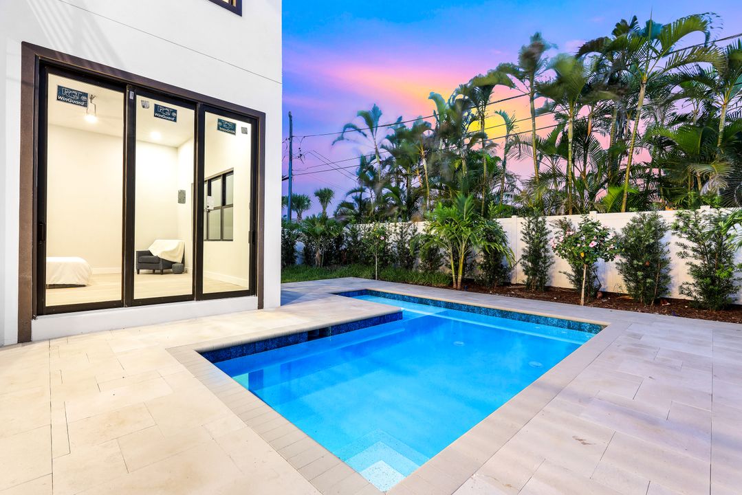 524 103rd Ave N, Naples, FL 34108